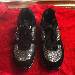 Get these before the holidays!  Size 7 but fit like a 6.5.